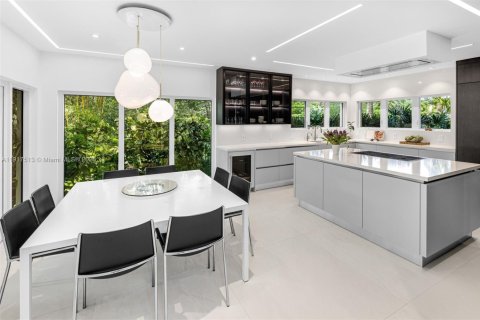 Villa ou maison à vendre à Coral Gables, Floride: 5 chambres, 648.27 m2 № 1972635 - photo 10