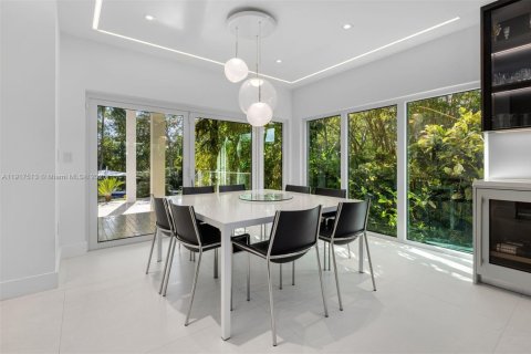 Villa ou maison à vendre à Coral Gables, Floride: 5 chambres, 648.27 m2 № 1972635 - photo 14