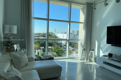 Copropriété à vendre à Miami, Floride: 1 chambre, 73.76 m2 № 1938137 - photo 1