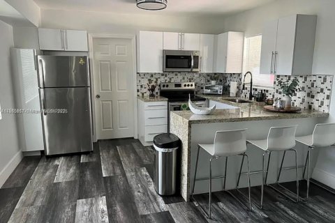 Villa ou maison à louer à Miramar, Floride: 3 chambres, 83.61 m2 № 1961503 - photo 3