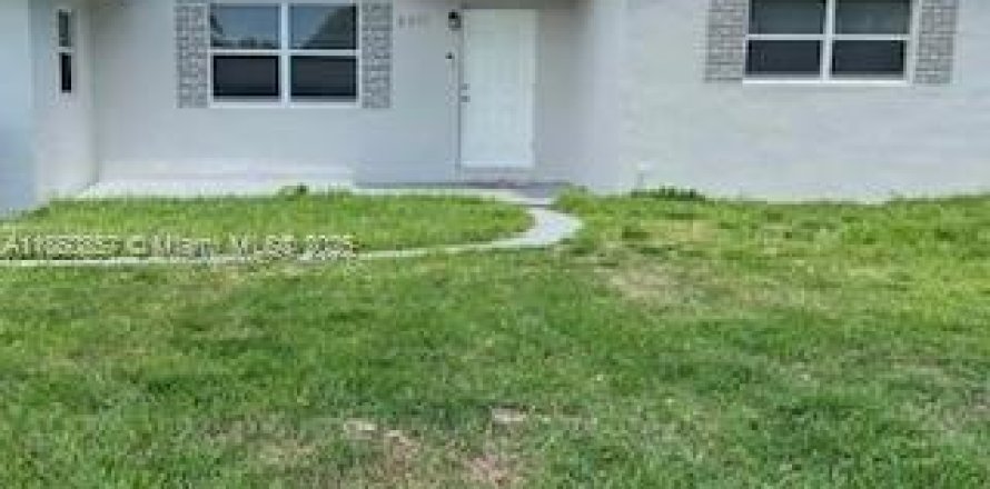 Villa ou maison à Miramar, Floride 3 chambres, 83.61 m2 № 1961503