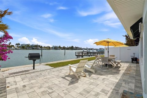 Commercial property in Indian Rocks Beach, Florida 6 bedrooms, 228.91 sq.m. № 2217743 - photo 27