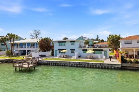 Commercial property in Indian Rocks Beach, Florida 6 bedrooms, 228.91 sq.m. № 2217743 - photo 4