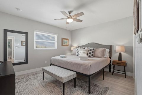 Commercial property in Indian Rocks Beach, Florida 6 bedrooms, 228.91 sq.m. № 2217743 - photo 24