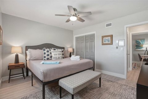 Commercial property in Indian Rocks Beach, Florida 6 bedrooms, 228.91 sq.m. № 2217743 - photo 25