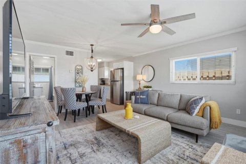 Commercial property in Indian Rocks Beach, Florida 6 bedrooms, 228.91 sq.m. № 2217743 - photo 17