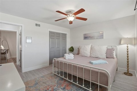 Commercial property in Indian Rocks Beach, Florida 6 bedrooms, 228.91 sq.m. № 2217743 - photo 20