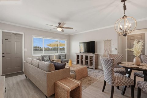 Commercial property in Indian Rocks Beach, Florida 6 bedrooms, 228.91 sq.m. № 2217743 - photo 15