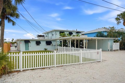 Commercial property in Indian Rocks Beach, Florida 6 bedrooms, 228.91 sq.m. № 2217743 - photo 10