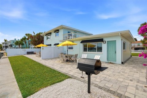 Commercial property in Indian Rocks Beach, Florida 6 bedrooms, 228.91 sq.m. № 2217743 - photo 3