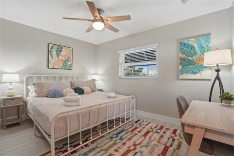 Commercial property in Indian Rocks Beach, Florida 6 bedrooms, 228.91 sq.m. № 2217743 - photo 19