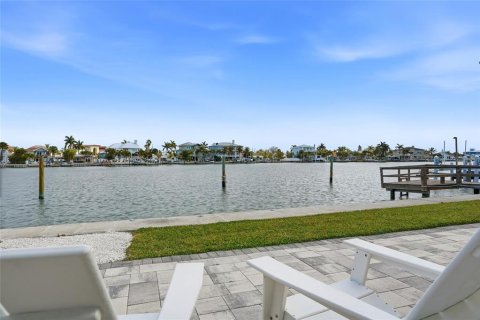 Commercial property in Indian Rocks Beach, Florida 6 bedrooms, 228.91 sq.m. № 2217743 - photo 28