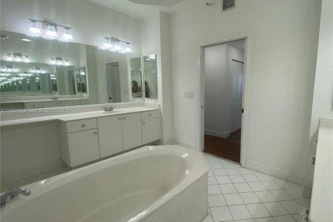 Снять в аренду кондоминиум в Дорал, Флорида 3 спальни, 158.86м2, № 2006712 - фото 27