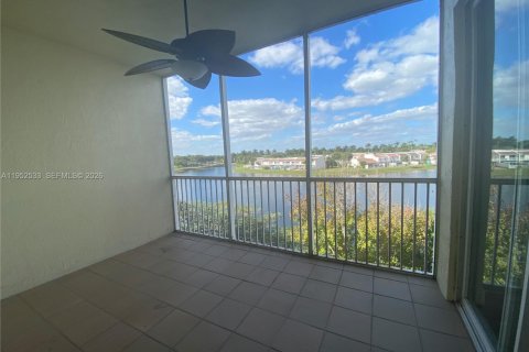 Снять в аренду кондоминиум в Дорал, Флорида 3 спальни, 158.86м2, № 2006712 - фото 12