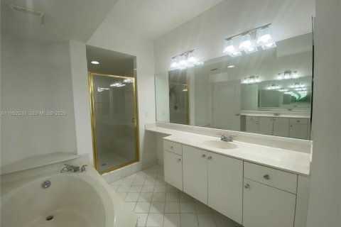 Снять в аренду кондоминиум в Дорал, Флорида 3 спальни, 158.86м2, № 2006712 - фото 25