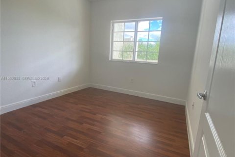 Снять в аренду кондоминиум в Дорал, Флорида 3 спальни, 158.86м2, № 2006712 - фото 4