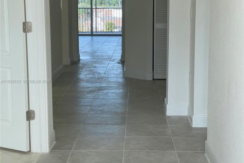 Снять в аренду кондоминиум в Дорал, Флорида 3 спальни, 158.86м2, № 2006712 - фото 2