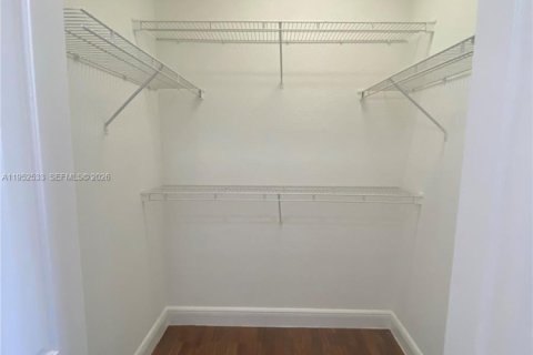 Снять в аренду кондоминиум в Дорал, Флорида 3 спальни, 158.86м2, № 2006712 - фото 23