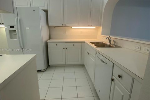 Снять в аренду кондоминиум в Дорал, Флорида 3 спальни, 158.86м2, № 2006712 - фото 9