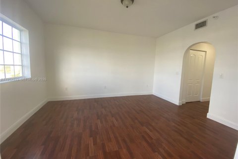 Снять в аренду кондоминиум в Дорал, Флорида 3 спальни, 158.86м2, № 2006712 - фото 16