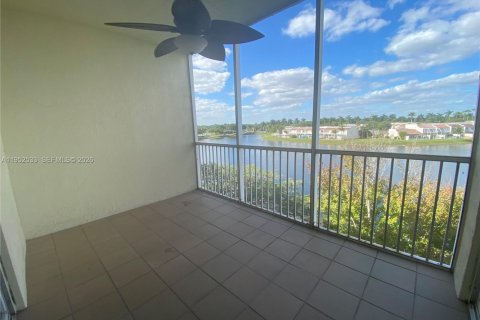 Снять в аренду кондоминиум в Дорал, Флорида 3 спальни, 158.86м2, № 2006712 - фото 14