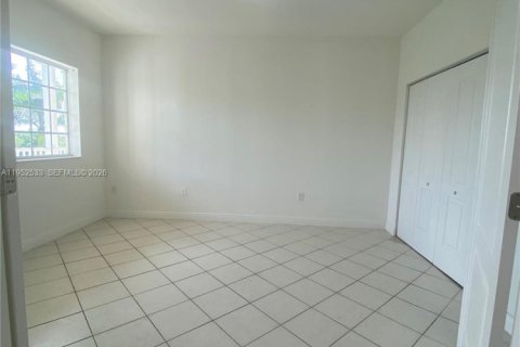 Снять в аренду кондоминиум в Дорал, Флорида 3 спальни, 158.86м2, № 2006712 - фото 3