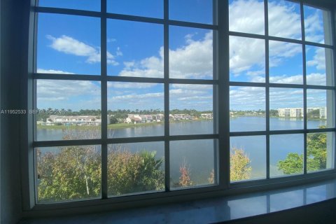 Снять в аренду кондоминиум в Дорал, Флорида 3 спальни, 158.86м2, № 2006712 - фото 20