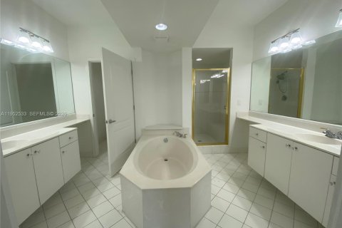 Снять в аренду кондоминиум в Дорал, Флорида 3 спальни, 158.86м2, № 2006712 - фото 24