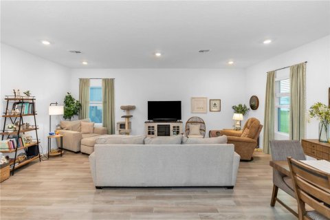 Villa ou maison à vendre à Deltona, Floride: 4 chambres, 176.79 m2 № 2208160 - photo 9