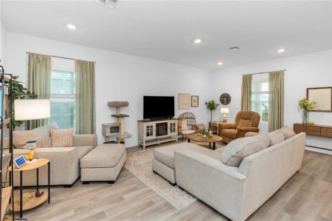 Villa ou maison à vendre à Deltona, Floride: 4 chambres, 176.79 m2 № 2208160 - photo 8