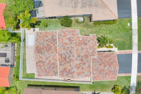 House in Weston, Florida 4 bedrooms, 186.92 sq.m. № 1783567 - photo 8