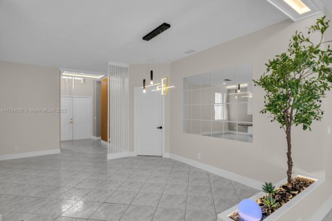 House in Weston, Florida 4 bedrooms, 186.92 sq.m. № 1783567 - photo 14
