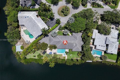 Снять в аренду виллу или дом в Корал-Гейблс, Флорида 5 спален, 356.37м2, № 2053117 - фото 13