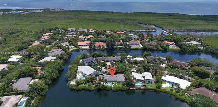 Дом в Корал-Гейблс, Флорида 5 спален, 356.37м2 № 2053117