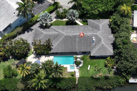 Снять в аренду виллу или дом в Корал-Гейблс, Флорида 5 спален, 356.37м2, № 2053117 - фото 9