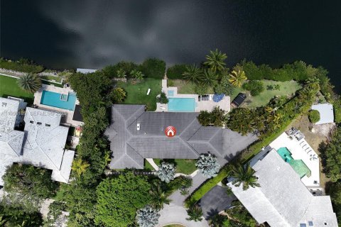 Снять в аренду виллу или дом в Корал-Гейблс, Флорида 5 спален, 356.37м2, № 2053117 - фото 11