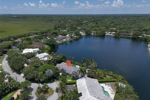 Снять в аренду виллу или дом в Корал-Гейблс, Флорида 5 спален, 356.37м2, № 2053117 - фото 6