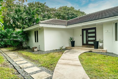 Снять в аренду виллу или дом в Корал-Гейблс, Флорида 5 спален, 356.37м2, № 2053117 - фото 23