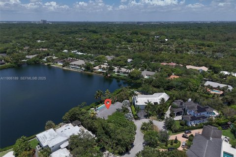 Снять в аренду виллу или дом в Корал-Гейблс, Флорида 5 спален, 356.37м2, № 2053117 - фото 4