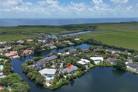 Снять в аренду виллу или дом в Корал-Гейблс, Флорида 5 спален, 356.37м2, № 2053117 - фото 2