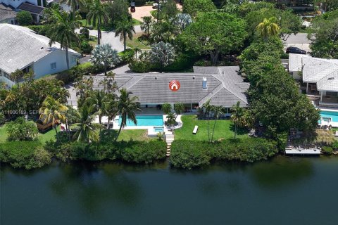 Снять в аренду виллу или дом в Корал-Гейблс, Флорида 5 спален, 356.37м2, № 2053117 - фото 8