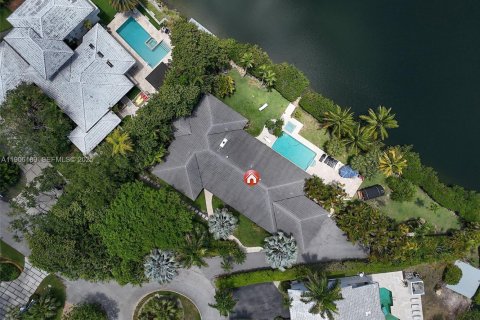 Снять в аренду виллу или дом в Корал-Гейблс, Флорида 5 спален, 356.37м2, № 2053117 - фото 10