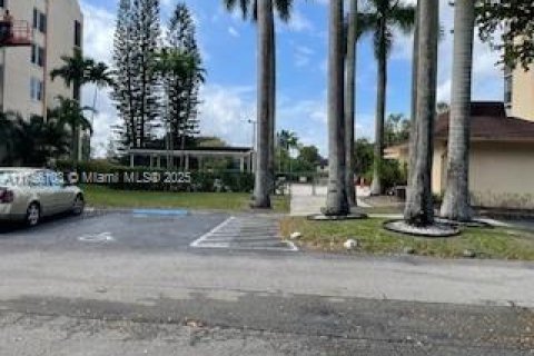 Condominio en venta en Lauderhill, Florida, 3 dormitorios, 147.06 m2 № 1860178 - foto 1