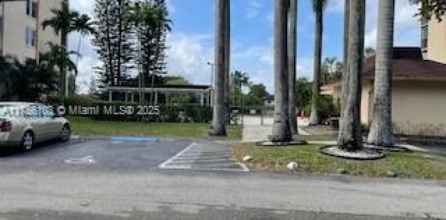 Condominio en Lauderhill, Florida, 3 dormitorios № 1860178