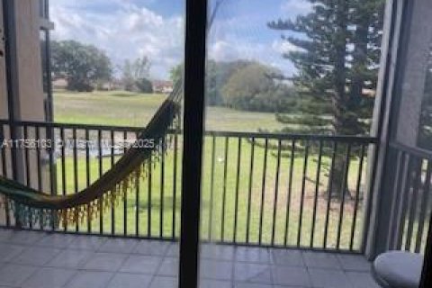 Condominio en venta en Lauderhill, Florida, 3 dormitorios, 147.06 m2 № 1860178 - foto 13