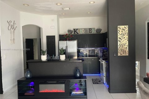 Casa en venta en Homestead, Florida, 4 dormitorios, 182.83 m2 № 2015982 - foto 6