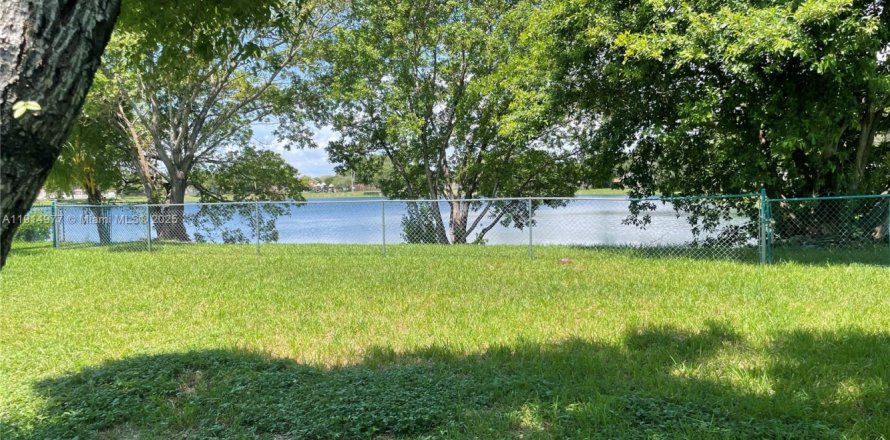 Casa en Homestead, Florida 4 dormitorios, 182.83 m2 № 2015982