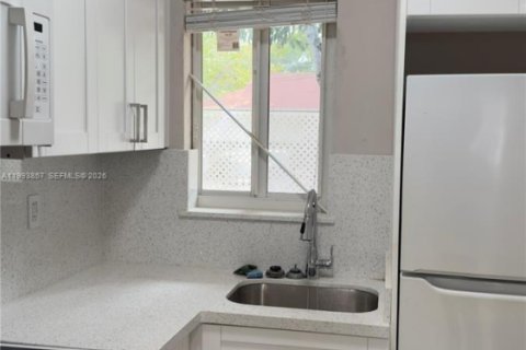 Copropriété à louer à Miami, Floride: 2 chambres, 54.63 m2 № 2055645 - photo 6
