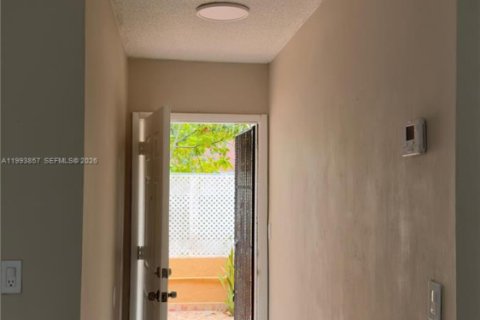 Copropriété à louer à Miami, Floride: 2 chambres, 54.63 m2 № 2055645 - photo 4