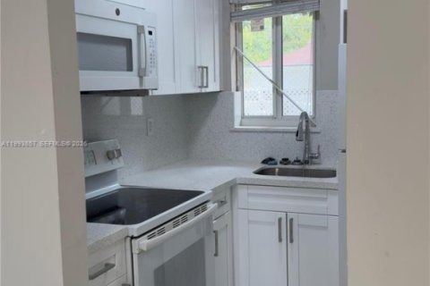 Copropriété à louer à Miami, Floride: 2 chambres, 54.63 m2 № 2055645 - photo 7